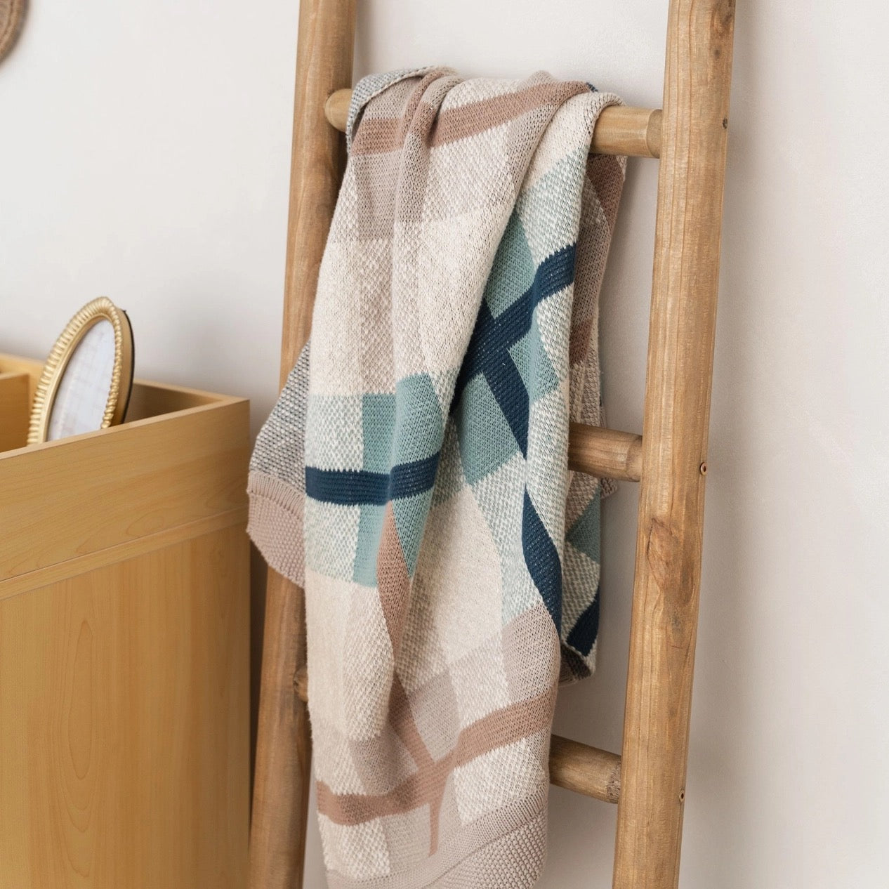 Farmhouse Knitted Plaid Blanket